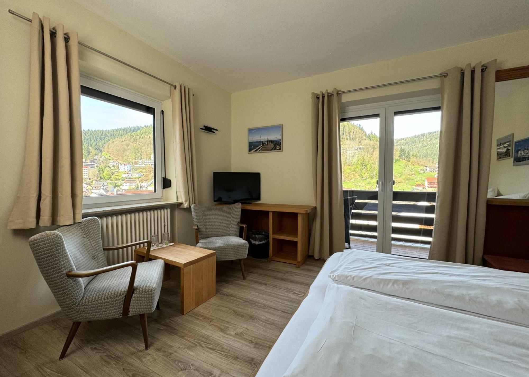 Aparthotel Schwarzwald Panorama Bad Wildbad Phòng bức ảnh
